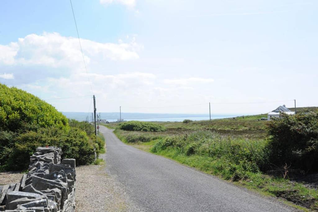 Red Stonecutters Cottage, Doolin Carrowauff 外观 照片