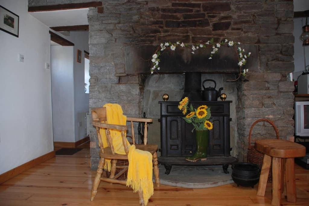 Red Stonecutters Cottage, Doolin Carrowauff 外观 照片