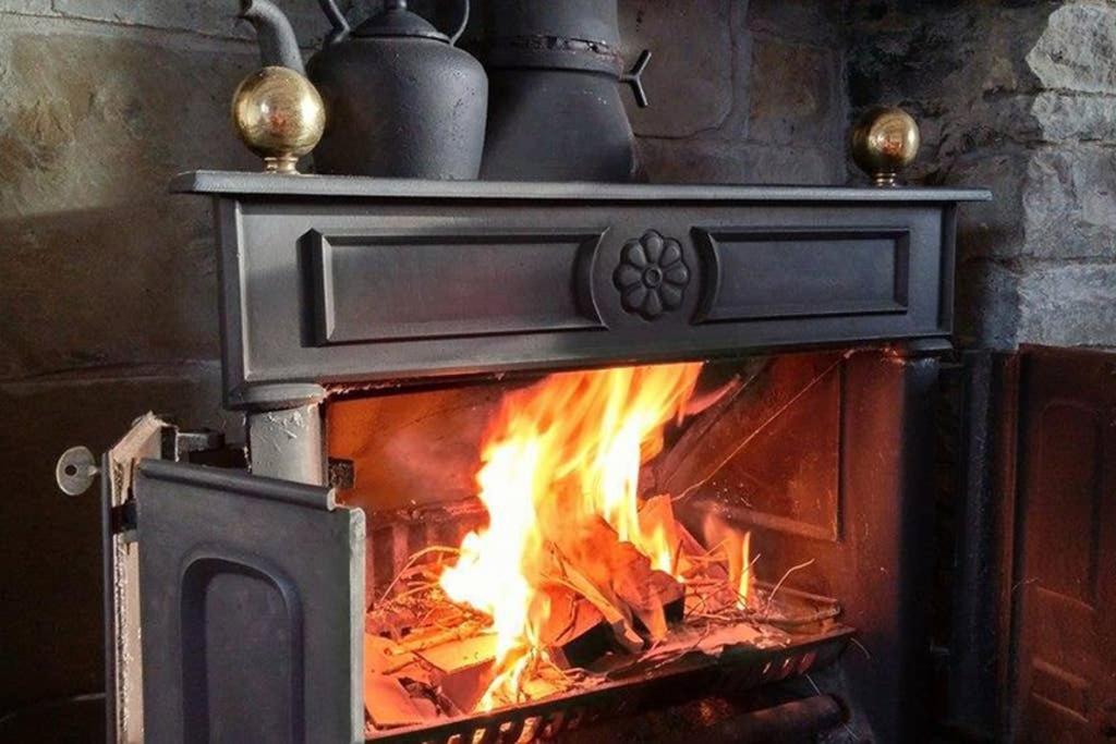 Red Stonecutters Cottage, Doolin Carrowauff 外观 照片