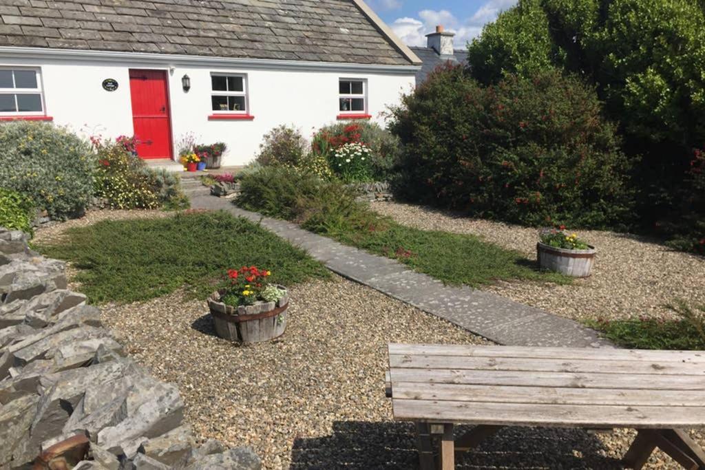 Red Stonecutters Cottage, Doolin Carrowauff 外观 照片