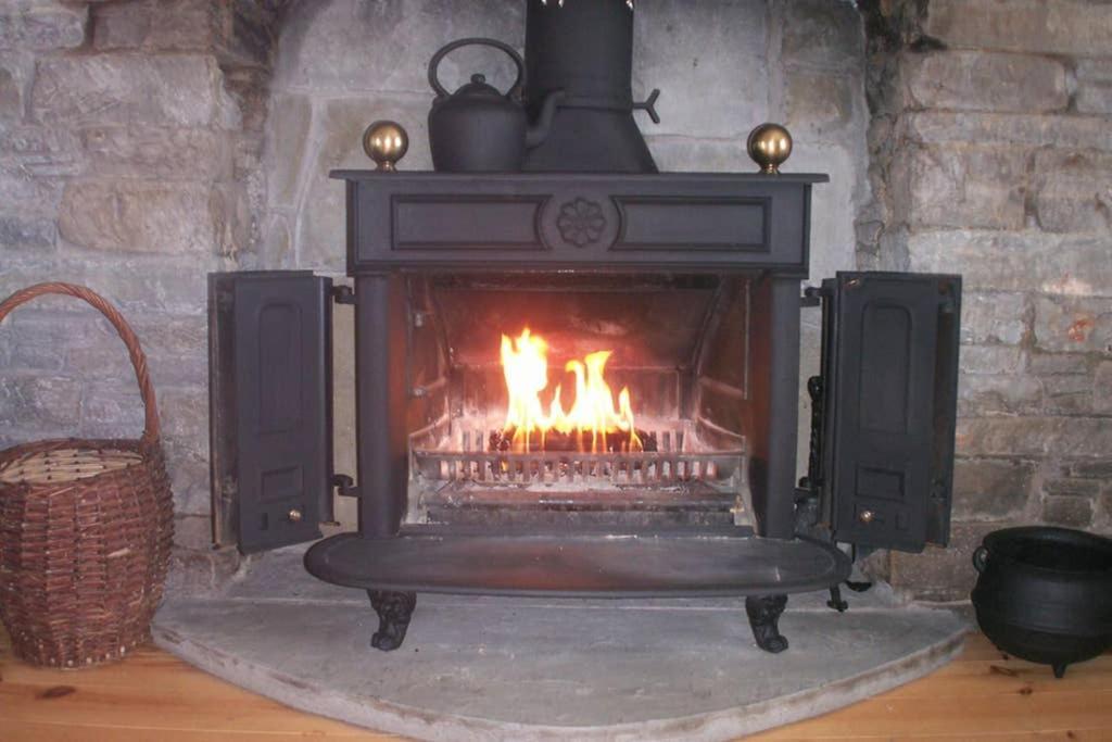 Red Stonecutters Cottage, Doolin Carrowauff 外观 照片