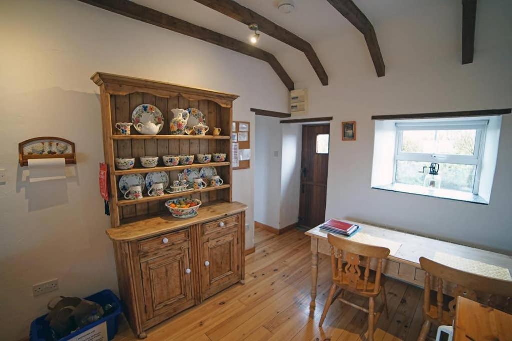 Red Stonecutters Cottage, Doolin Carrowauff 外观 照片
