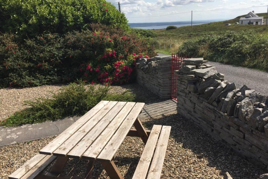 Red Stonecutters Cottage, Doolin Carrowauff 外观 照片