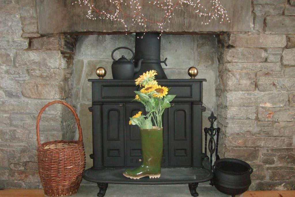 Red Stonecutters Cottage, Doolin Carrowauff 外观 照片