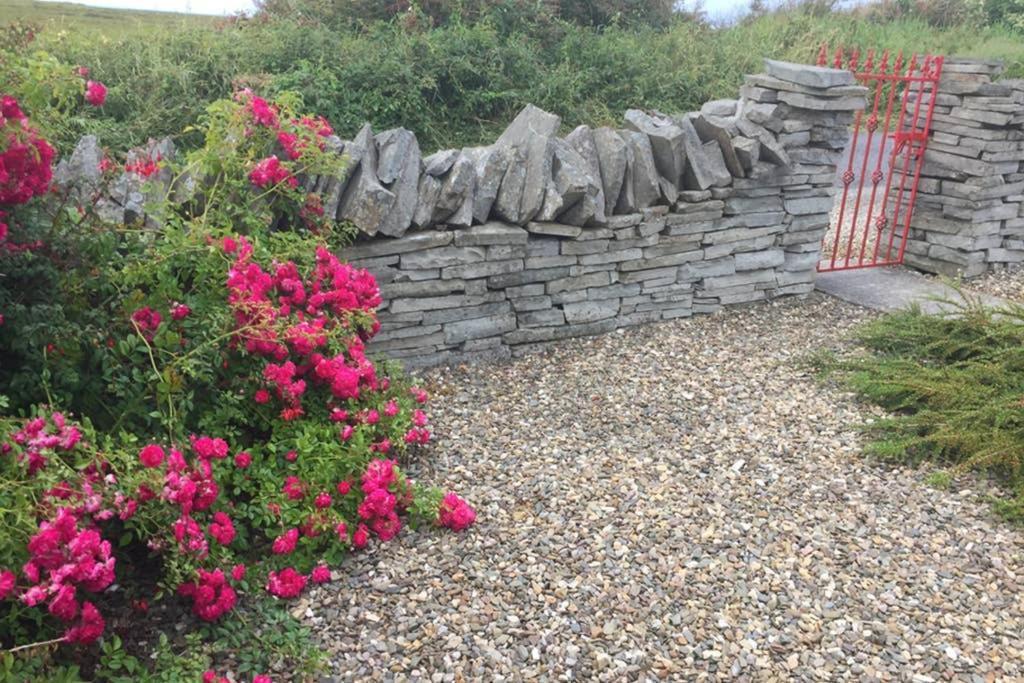 Red Stonecutters Cottage, Doolin Carrowauff 外观 照片