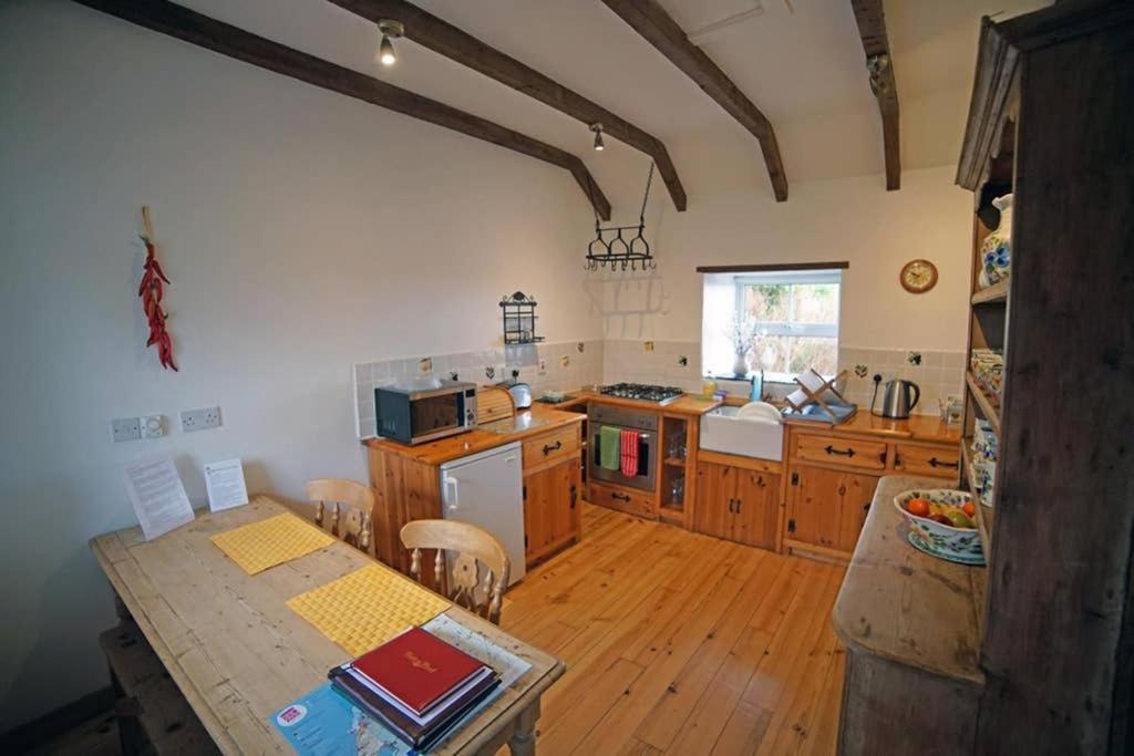 Red Stonecutters Cottage, Doolin Carrowauff 外观 照片