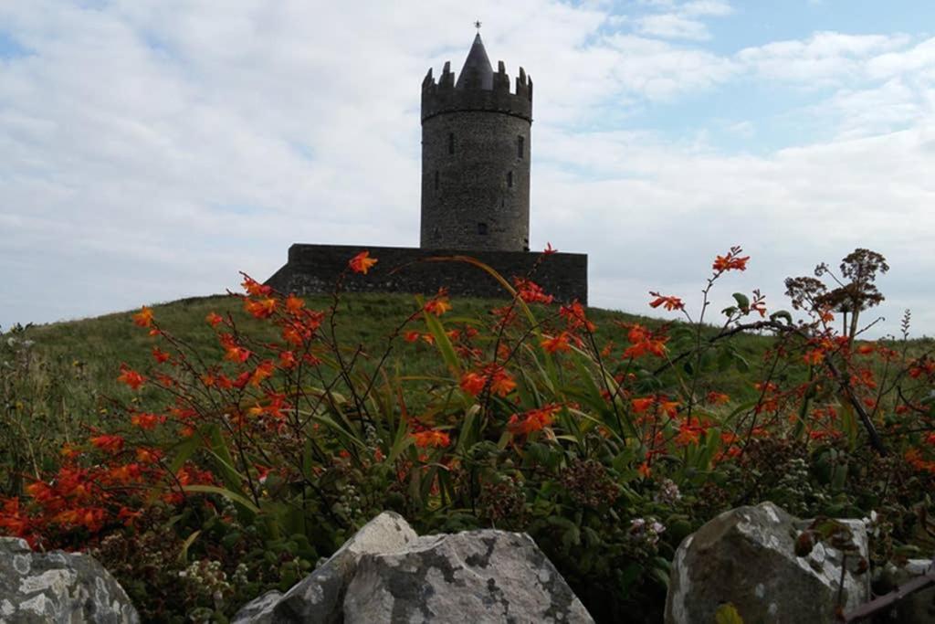 Red Stonecutters Cottage, Doolin Carrowauff 外观 照片
